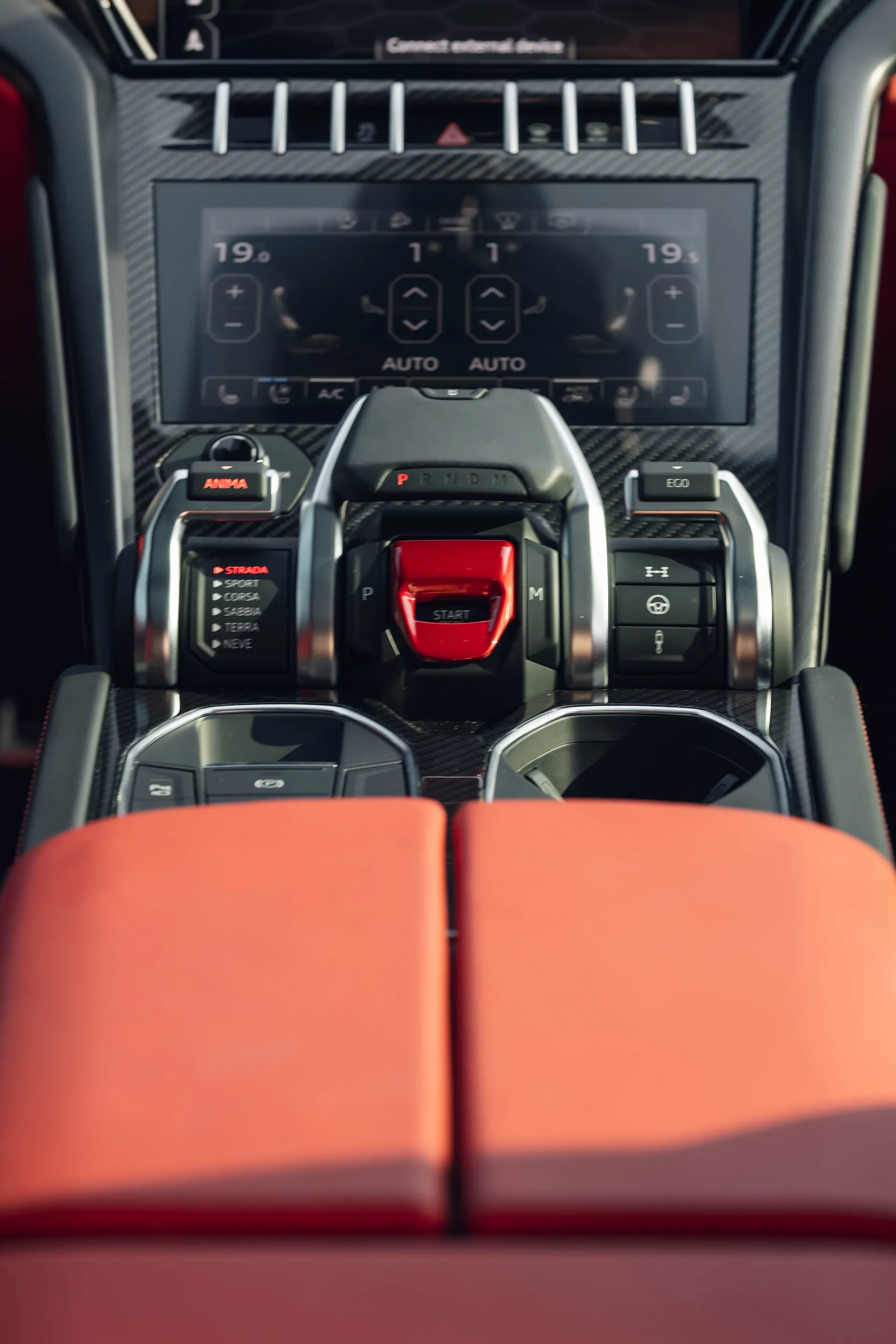 2022 Lamborghini Urus wheel — Drive Your Dream | Car Leasing Dubai