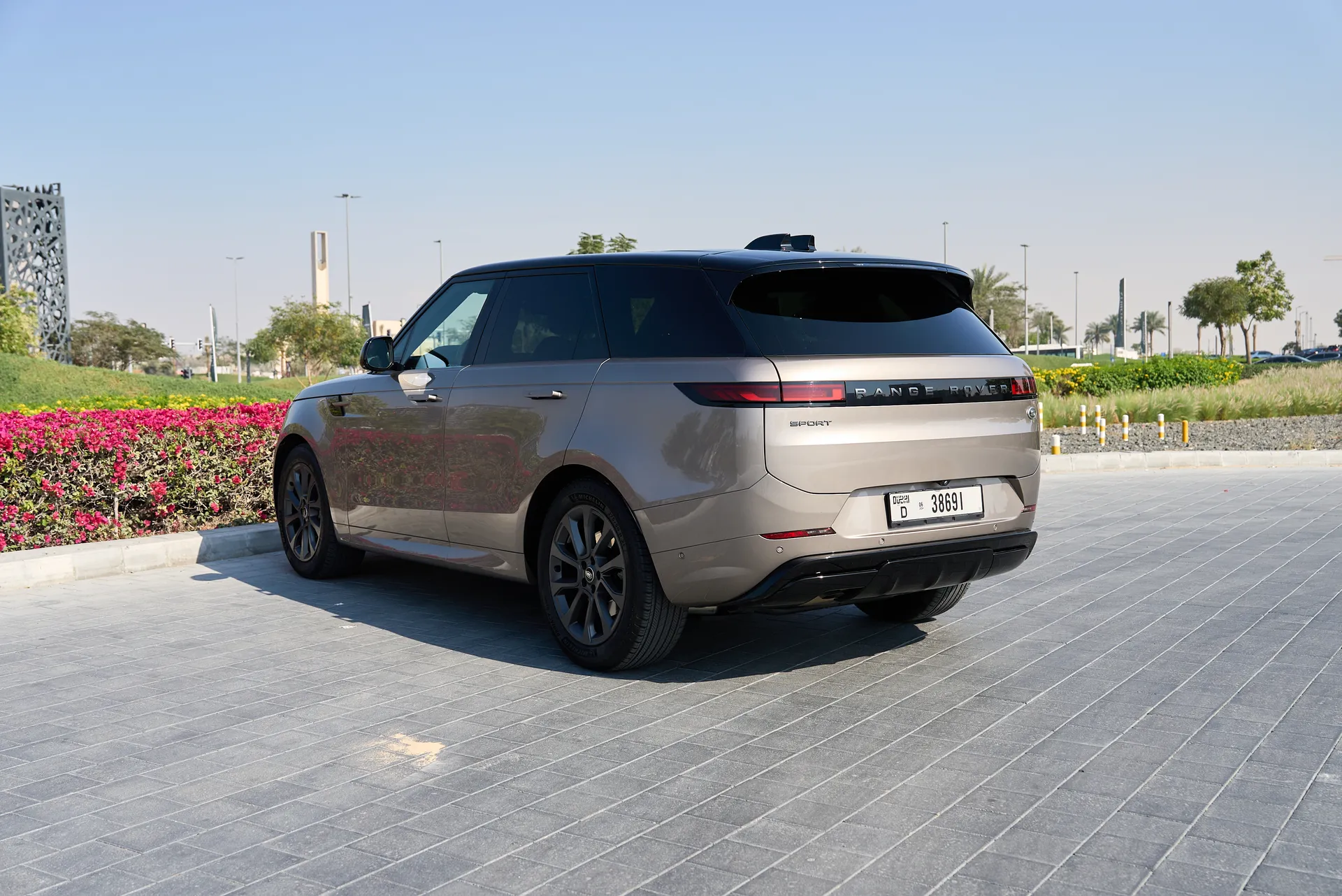2023 Land Rover Range Rover Sport wheel — Drive Your Dream | Car Leasing Dubai