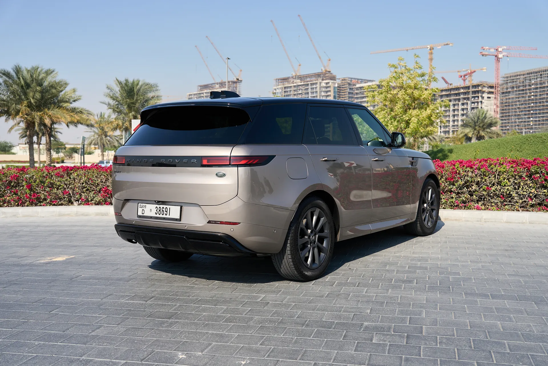 2023 Land Rover Range Rover Sport photo 9 of 28 — Drive Your Dream | Car Leasing Dubai