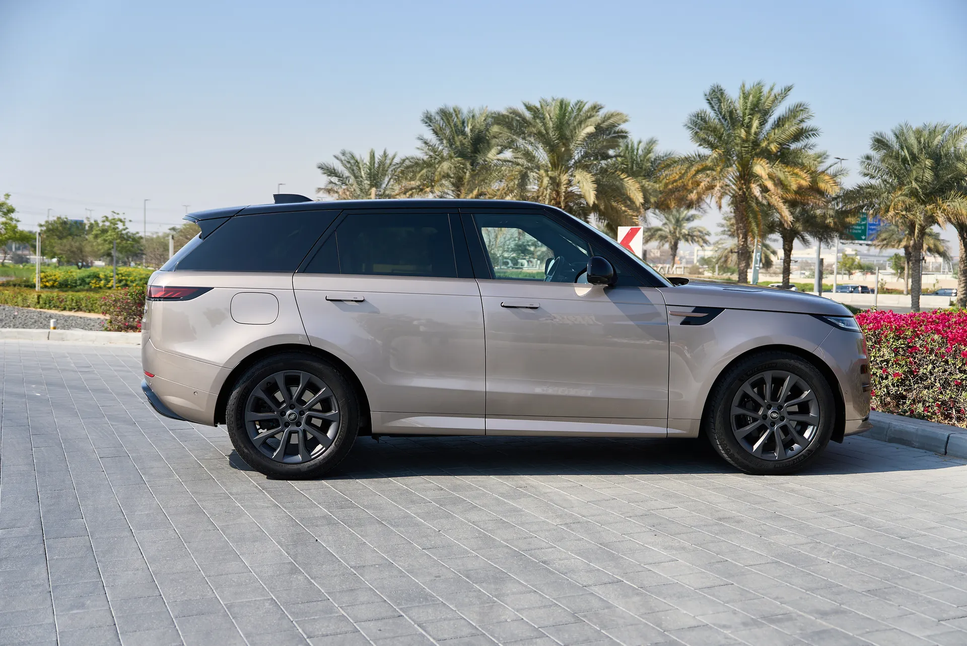 2023 Land Rover Range Rover Sport photo 11 of 28 — Drive Your Dream | Car Leasing Dubai