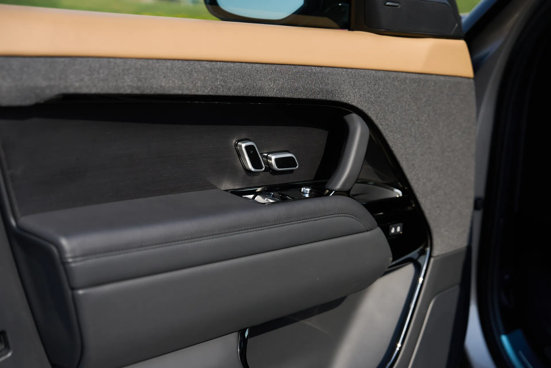 2023 Land Rover Range Rover Sport photo 12 of 28 — Drive Your Dream | Car Leasing Dubai