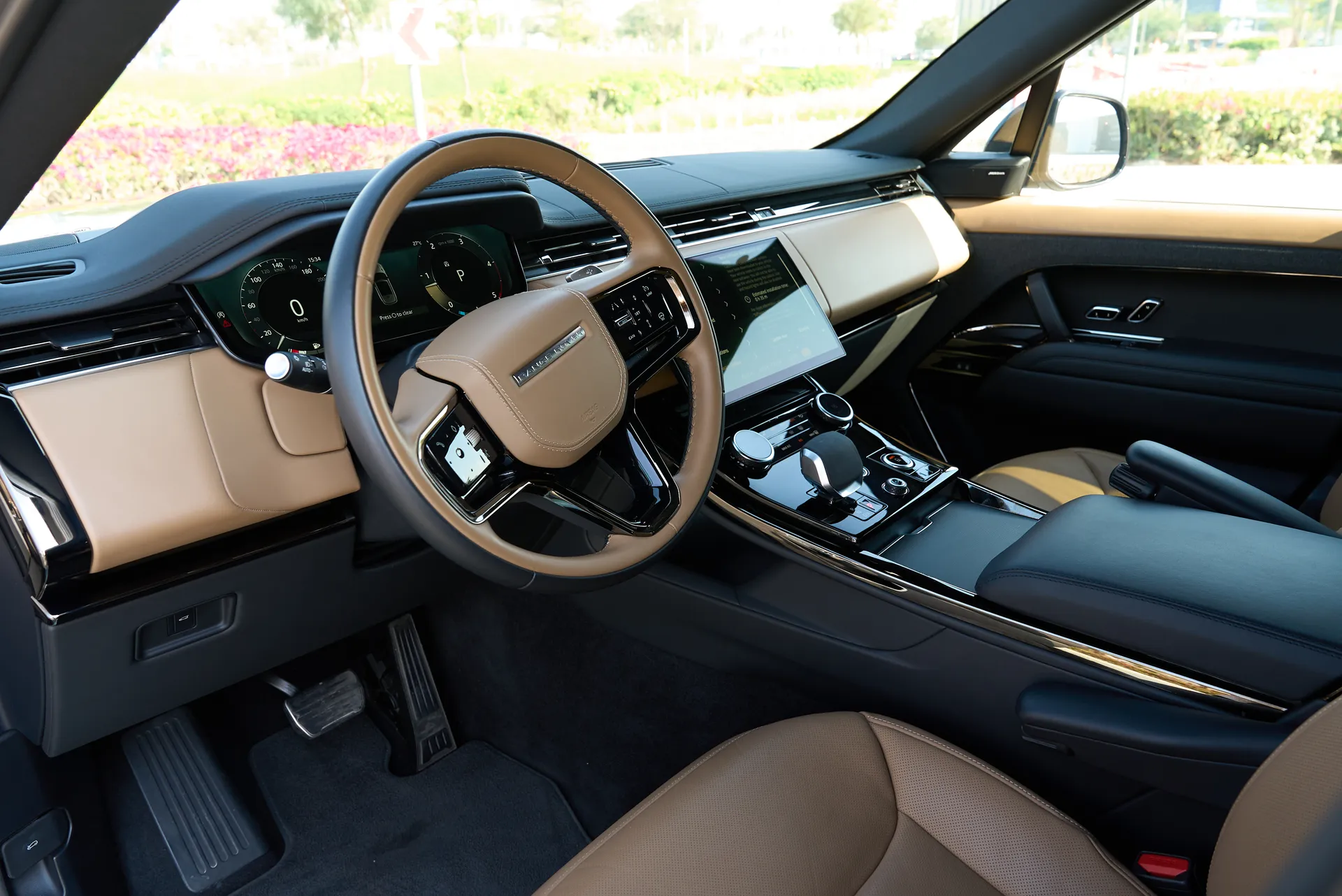 2023 Land Rover Range Rover Sport photo 13 of 28 — Drive Your Dream | Car Leasing Dubai